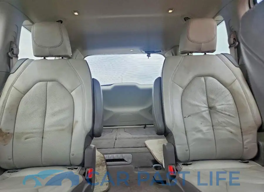 2C4RC1EG1JR234584# 10