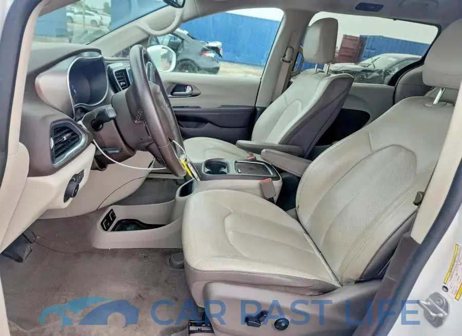 2C4RC1EG1JR234584# 7