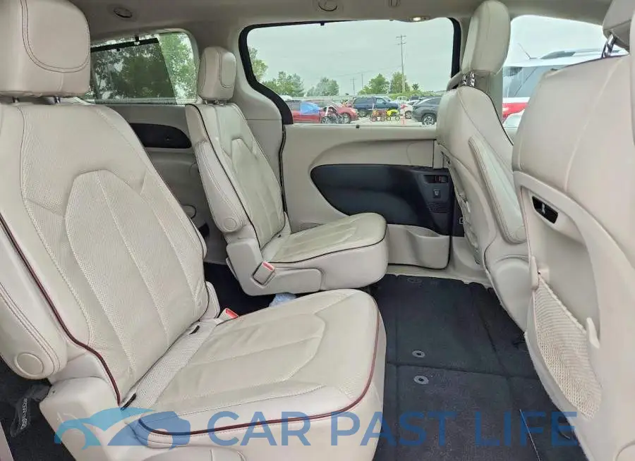 2C4RC1GG2JR121594# 11