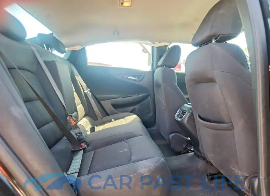 1G1ZD5ST2SF111187# 10