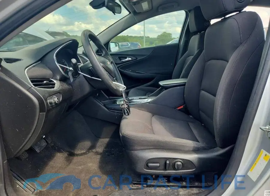 1G1ZD5ST8JF152826# 7
