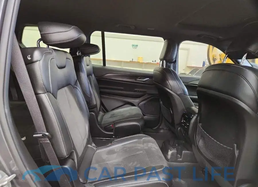 1C4RJKAG9P8831200# 11