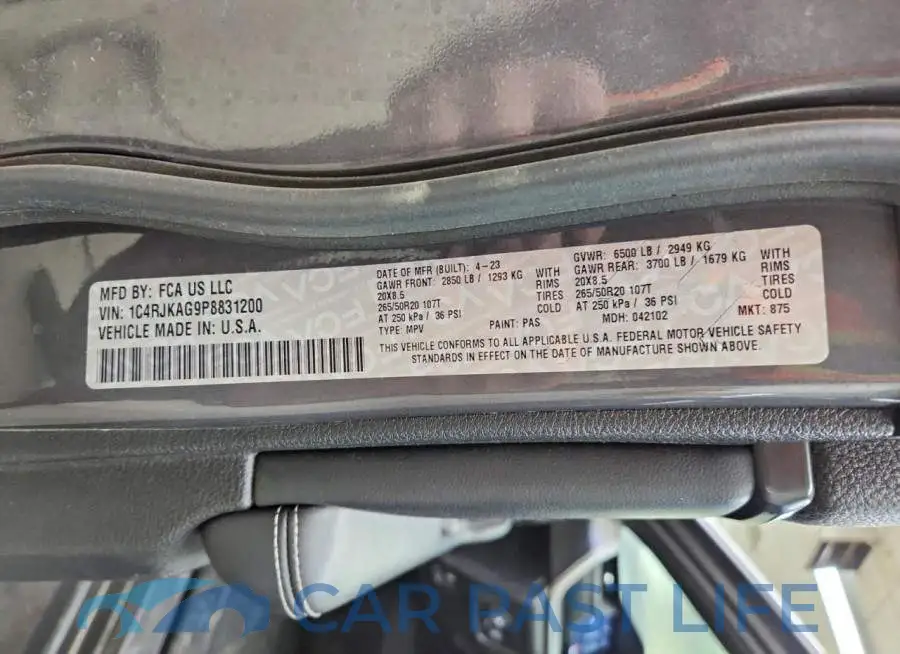 1C4RJKAG9P8831200# 13