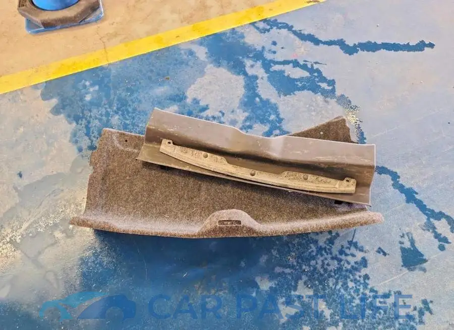 2C3CDXGJ9PH690429# 12