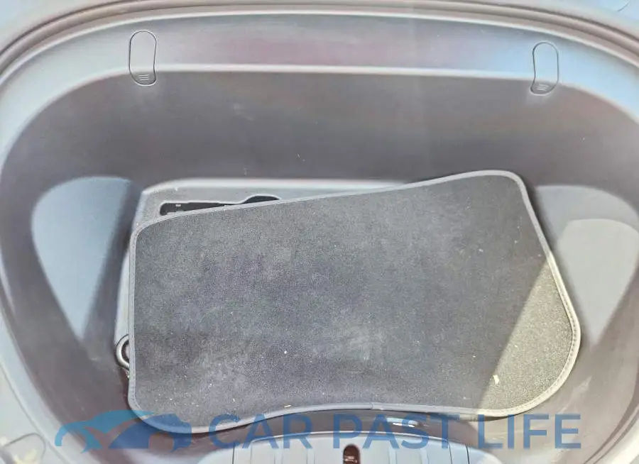 5YJ3E1EB1JF117118# 11