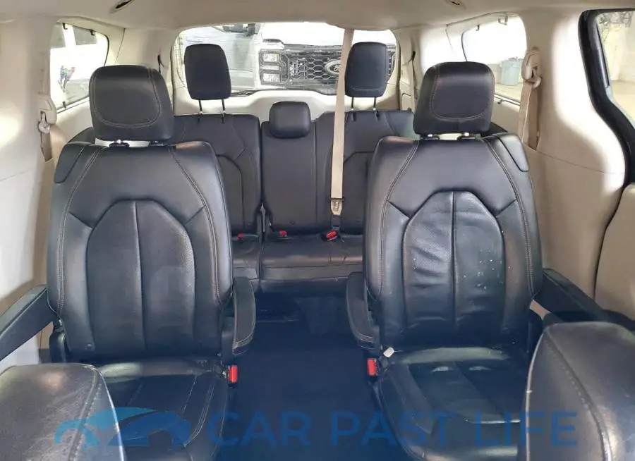 2C4RC1EGXHR757502# 10