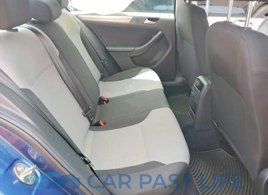 3VW2B7AJ7JM246851# 10