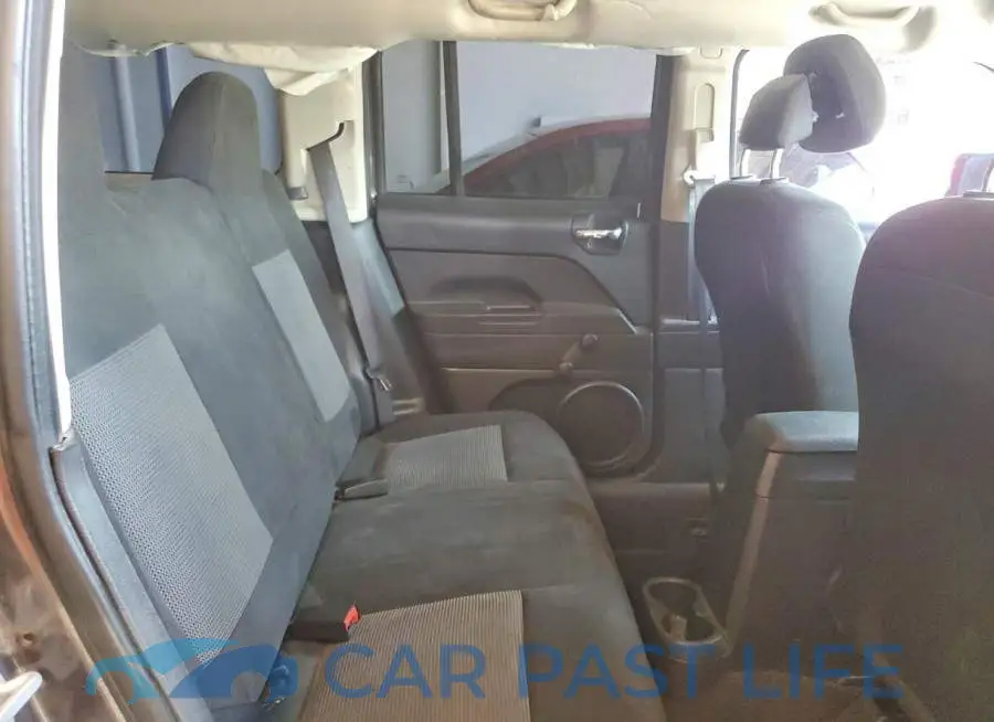 1C4NJPBB4HD137635# 11
