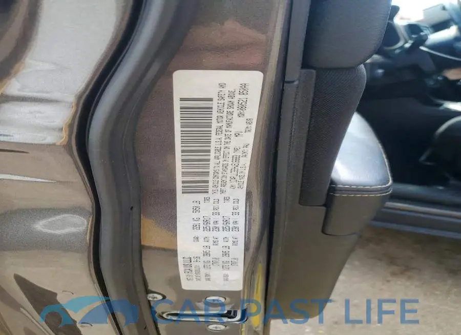 1C4PJLCB3HW516663# 13