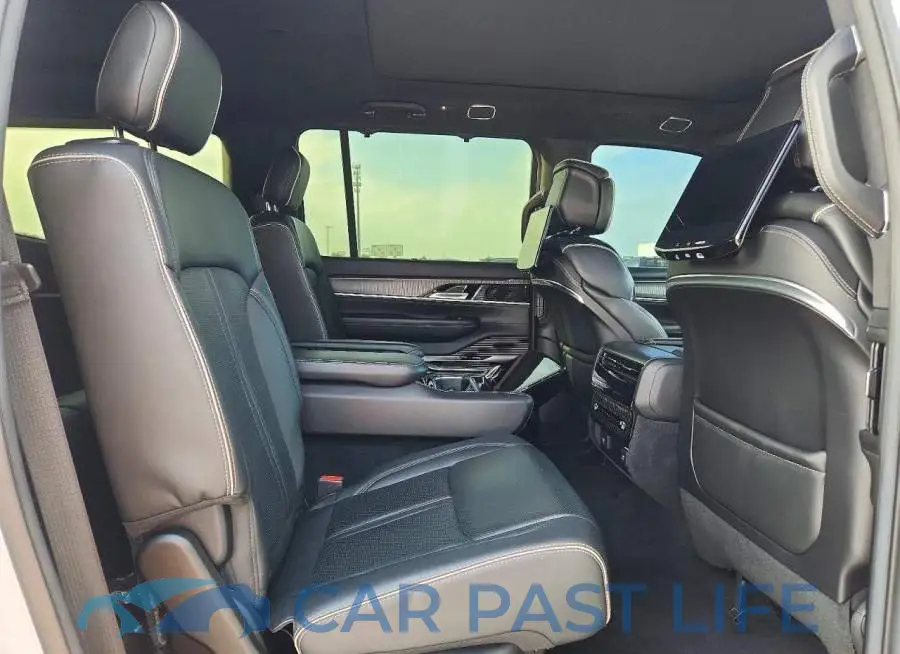 1C4SJVFP1NS220430# 11