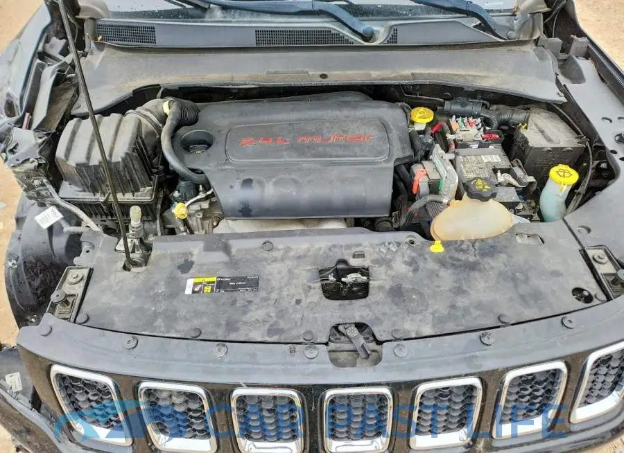 3C4NJDBB8JT480107# 11