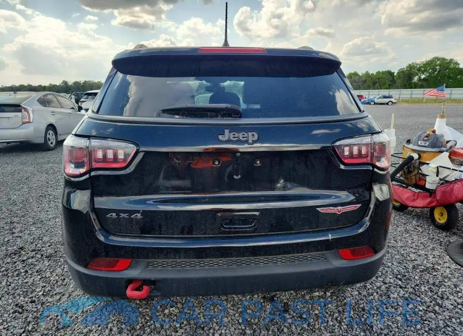 3C4NJDDB7JT451792# 6