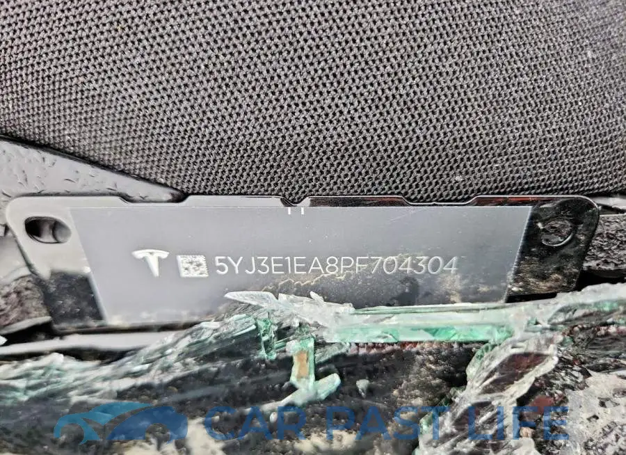 5YJ3E1EA8PF704304# 12