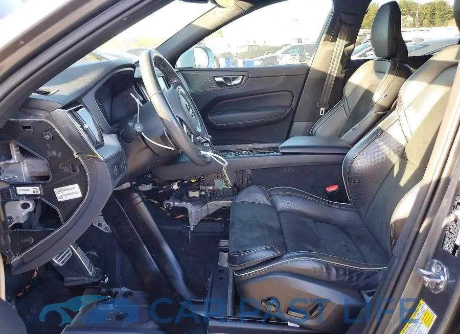 YV4A22RM9K1347661# 7
