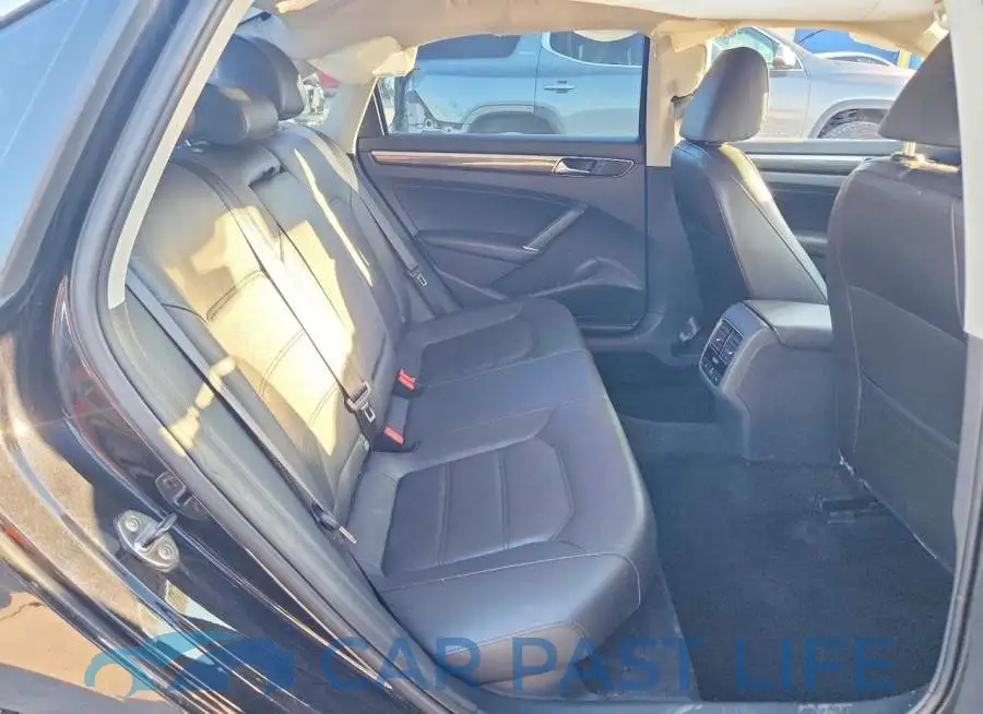 1VWGT7A37HC027890# 10