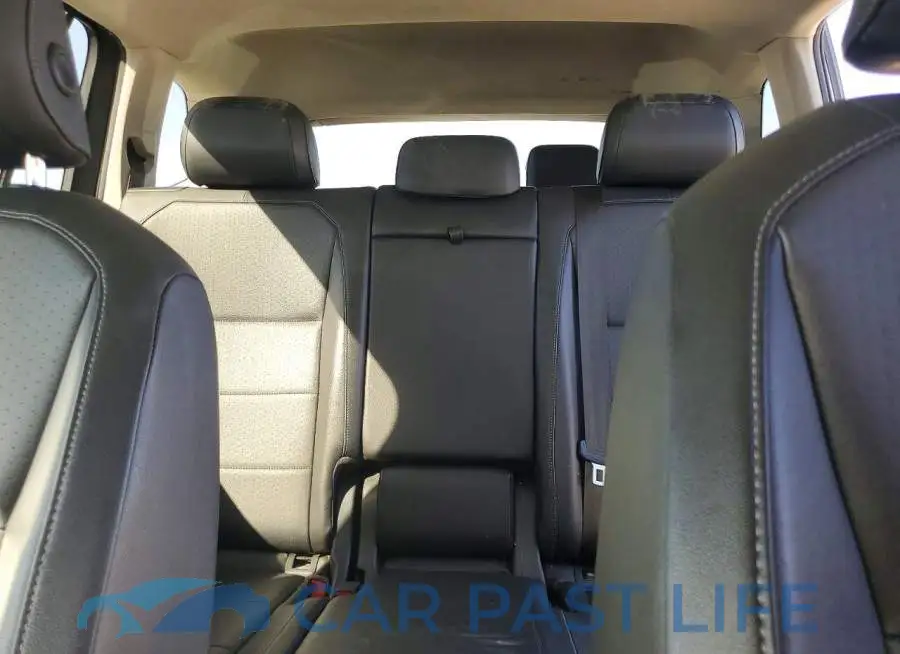 3VV3B7AX1JM158987# 10