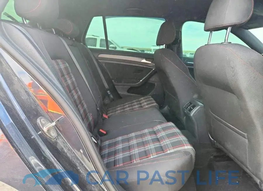 3VW5T7AU7MM008488# 10