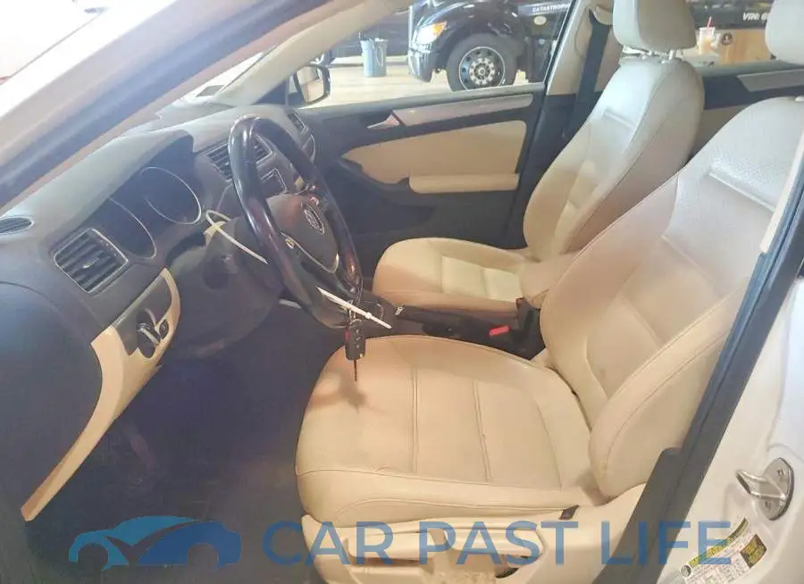 3VWDB7AJ6HM266043# 7