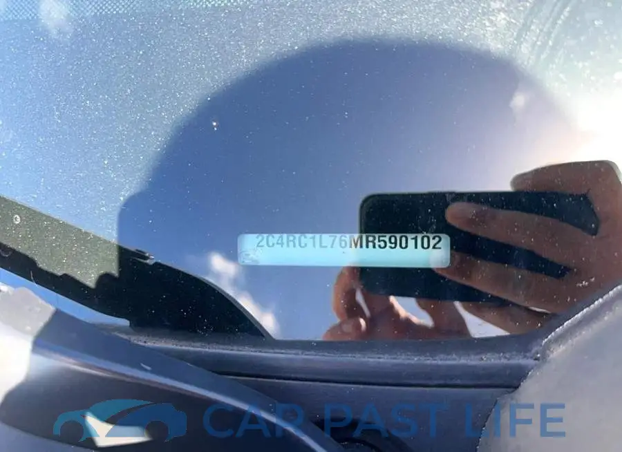 2C4RC1L76MR590102# 10