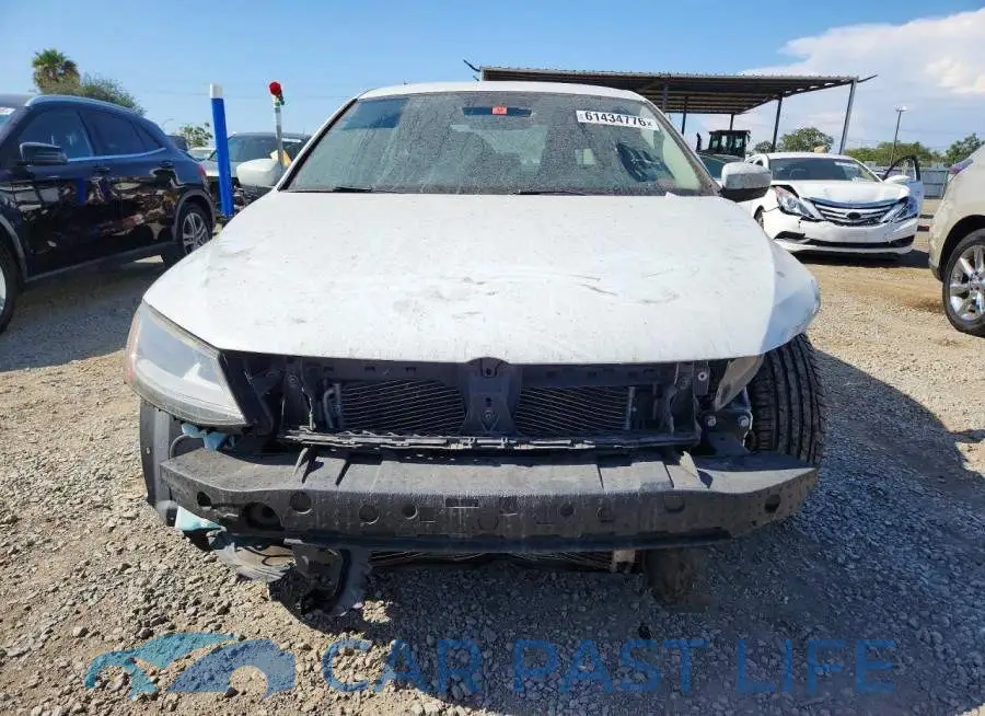 3VW2B7AJ4HM218645# 5