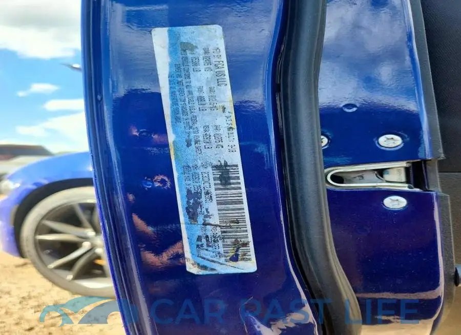 2C3CDXCT2JH283051# 12