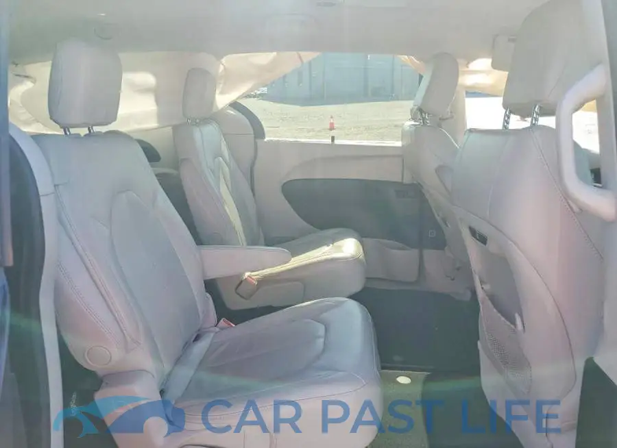2C4RC1BG8JR353009# 11