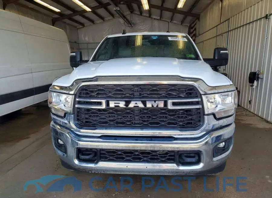 3C6UR5CJ1RG124724# 5