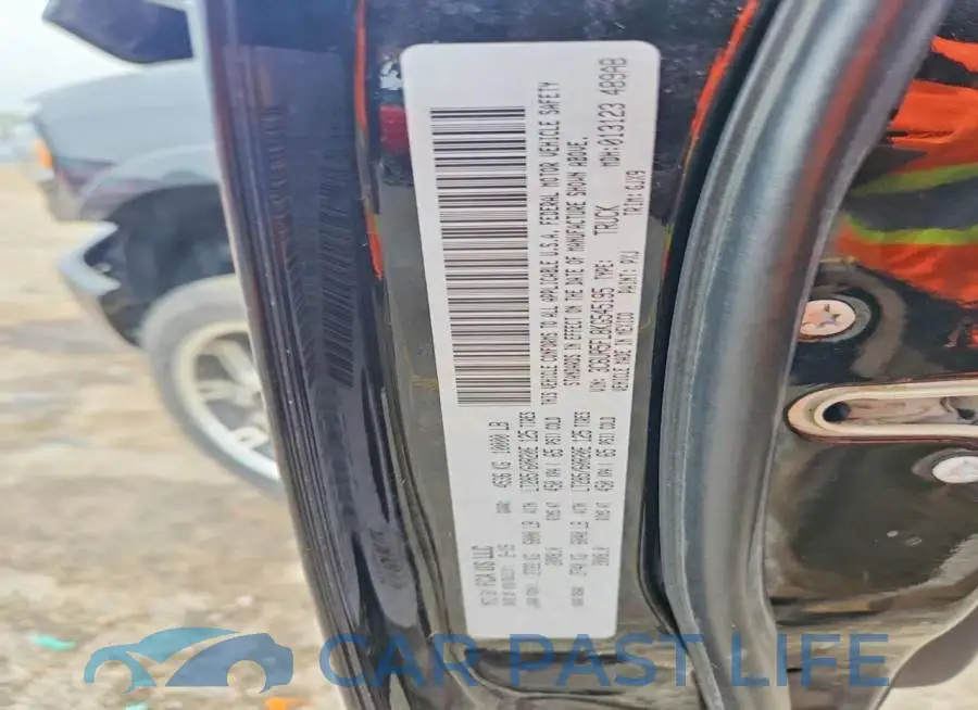 3C6UR5FL8KG545195# 12