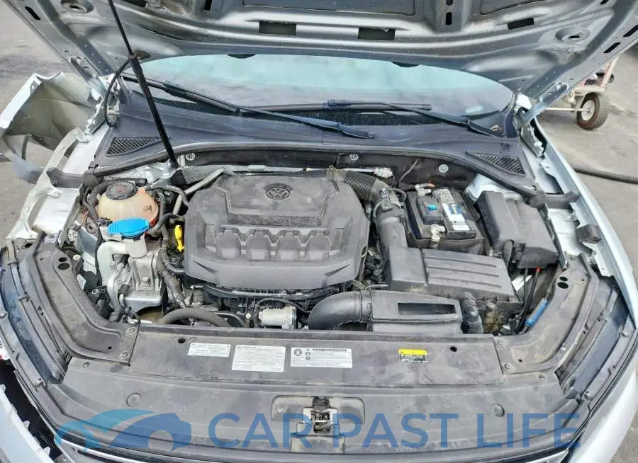 1VWLA7A38KC009751# 11