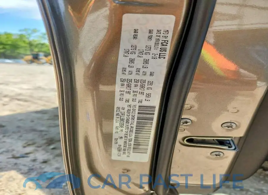 1C4PJLLB8KD129349# 14
