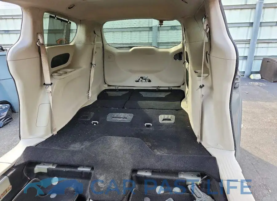 2C4RC1BG8NR133262# 10