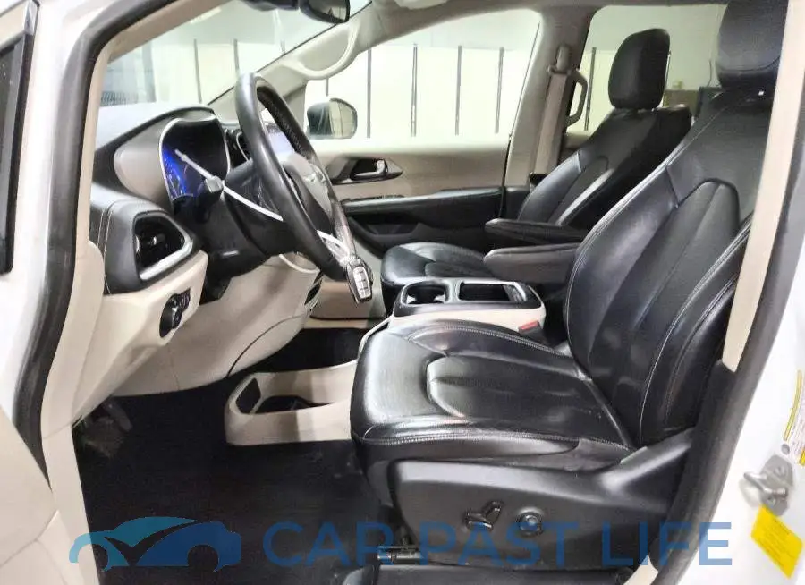 2C4RC1BG8NR163829# 7