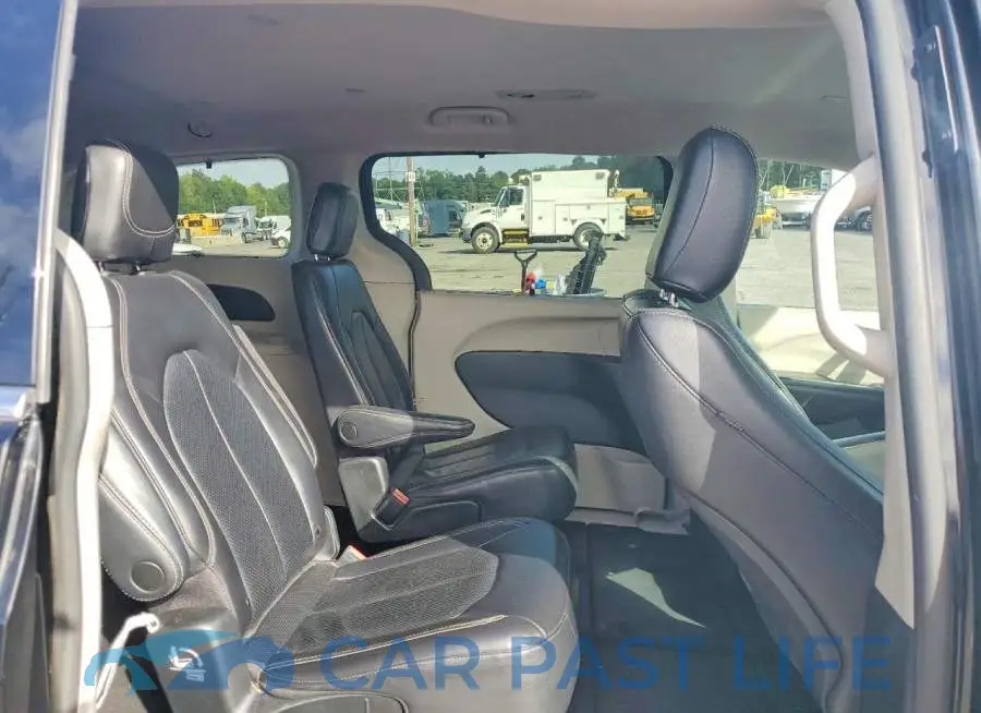 2C4RC1BG1NR218038# 11