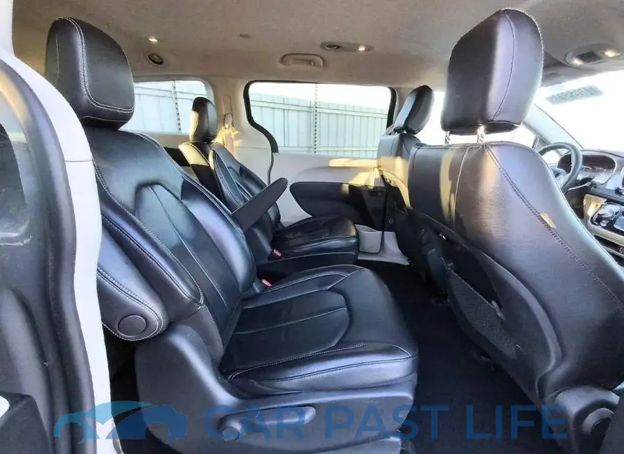 2C4RC1L70NR184172# 11