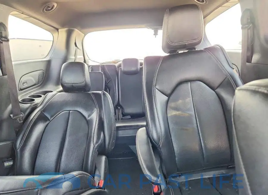 2C4RC1L77NR180071# 10