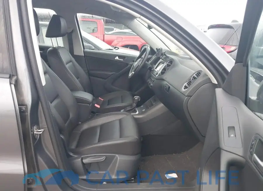 WVGAV7AX0GW587586# 5