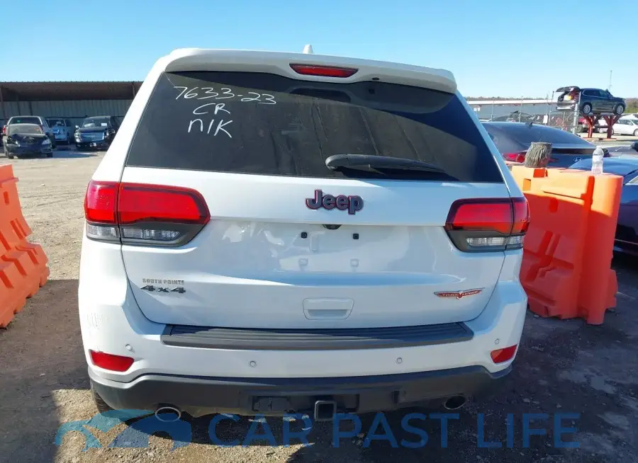 1C4RJFLG7JC437638# 17