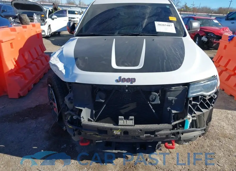 1C4RJFLG7JC437638# 13