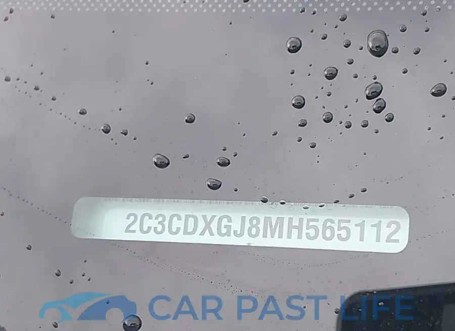2C3CDXGJ8MH565112# 9