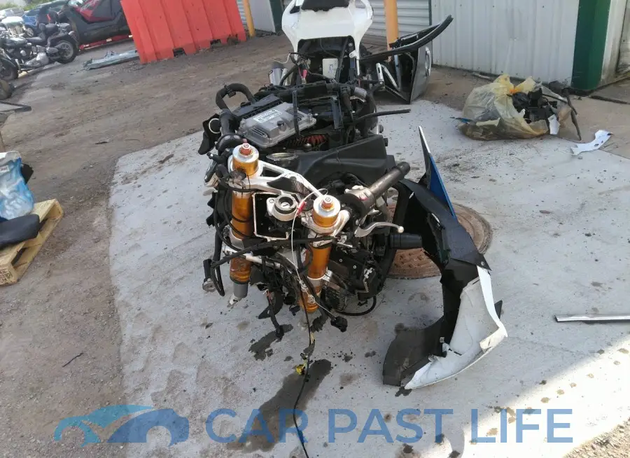 WB1053401EZL19369# 5