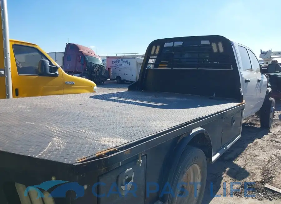3C7WRNFL9KG702768# 4