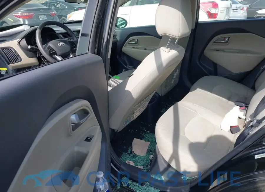 KNADM4A38E6375786# 8