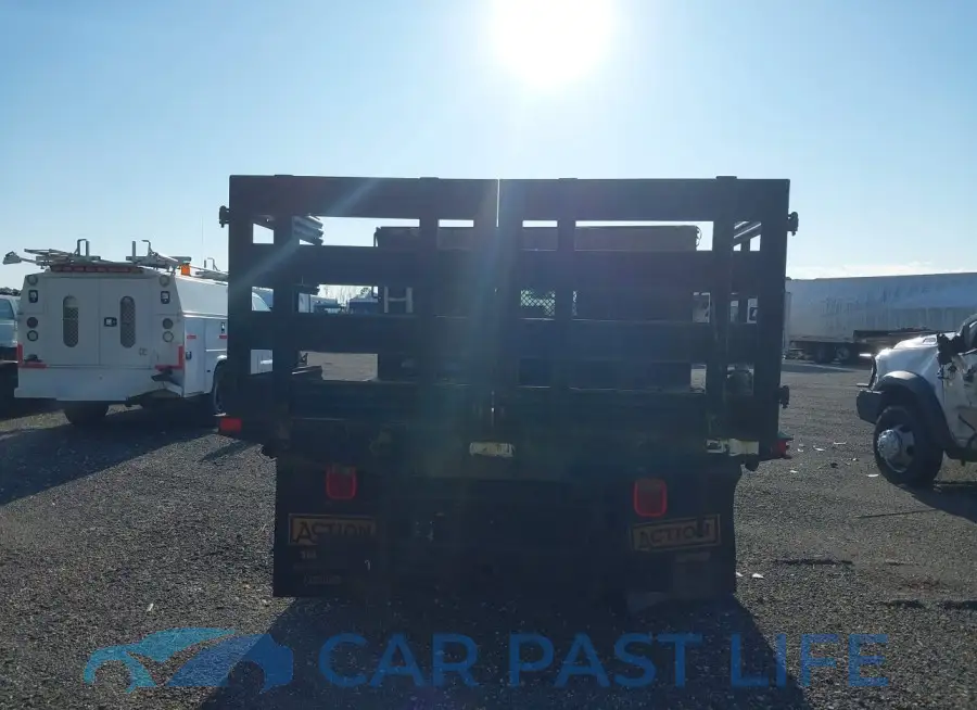 3C7WRTCJ8FG584208# 8