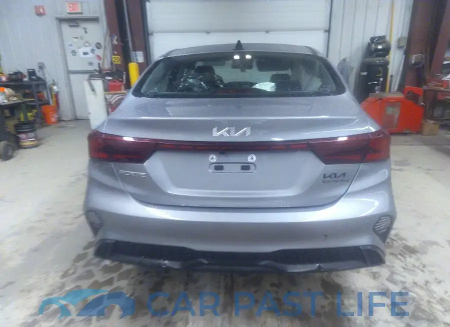 3KPF24AD8PE674086# 16