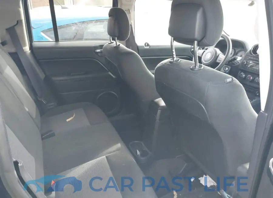 1C4NJPBB8HD153031# 8