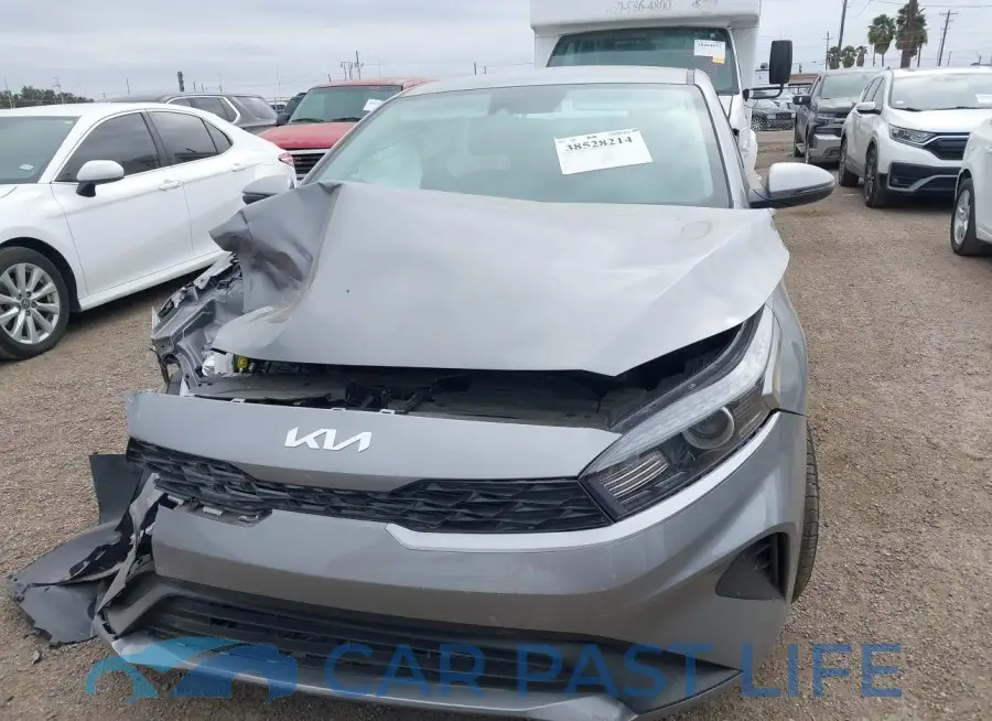 3KPF24AD5RE727085# 12