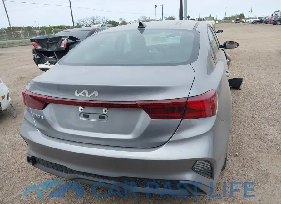 3KPF24AD5RE727085# 16
