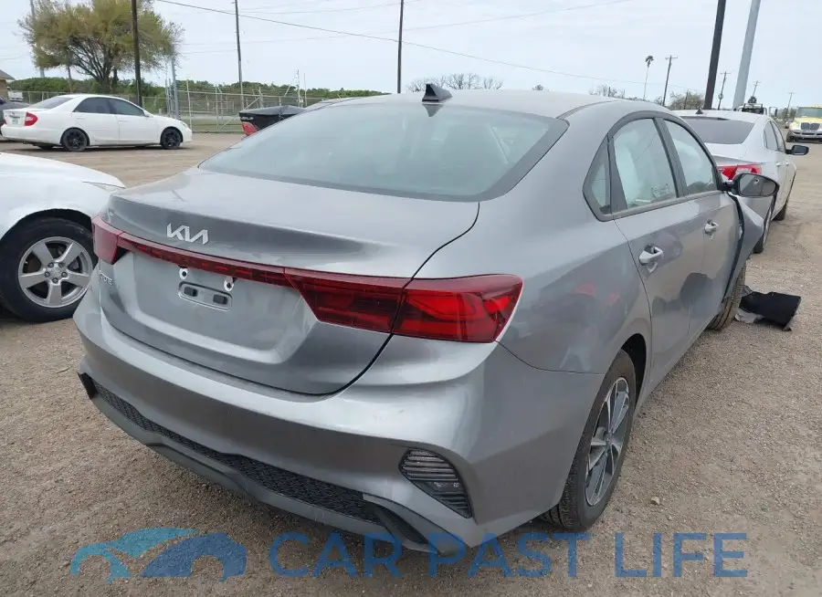 3KPF24AD5RE727085# 4