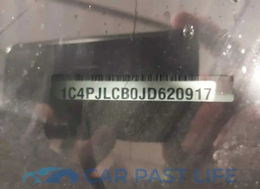 1C4PJLCB0JD620917# 9