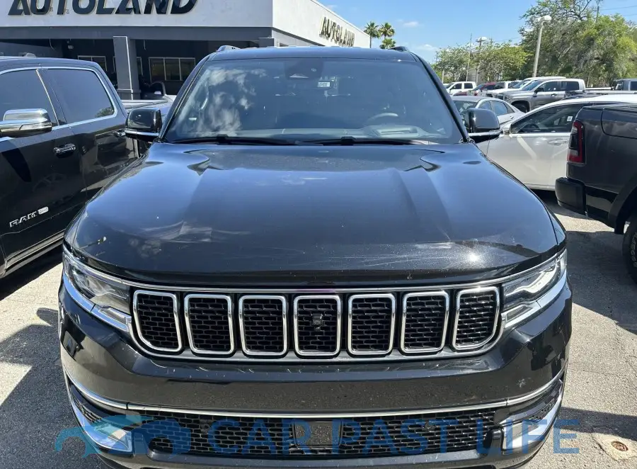 1C4SJUBT9NS181373# 6